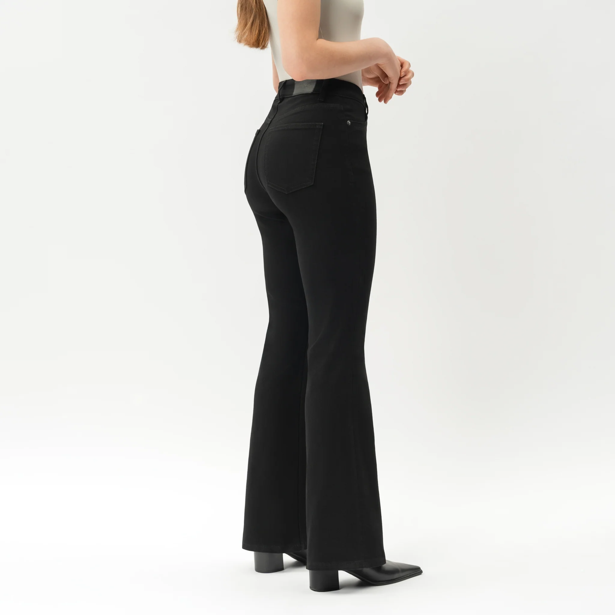 Bootcut ComfortDenimâ„¢ Jeans - Image 6