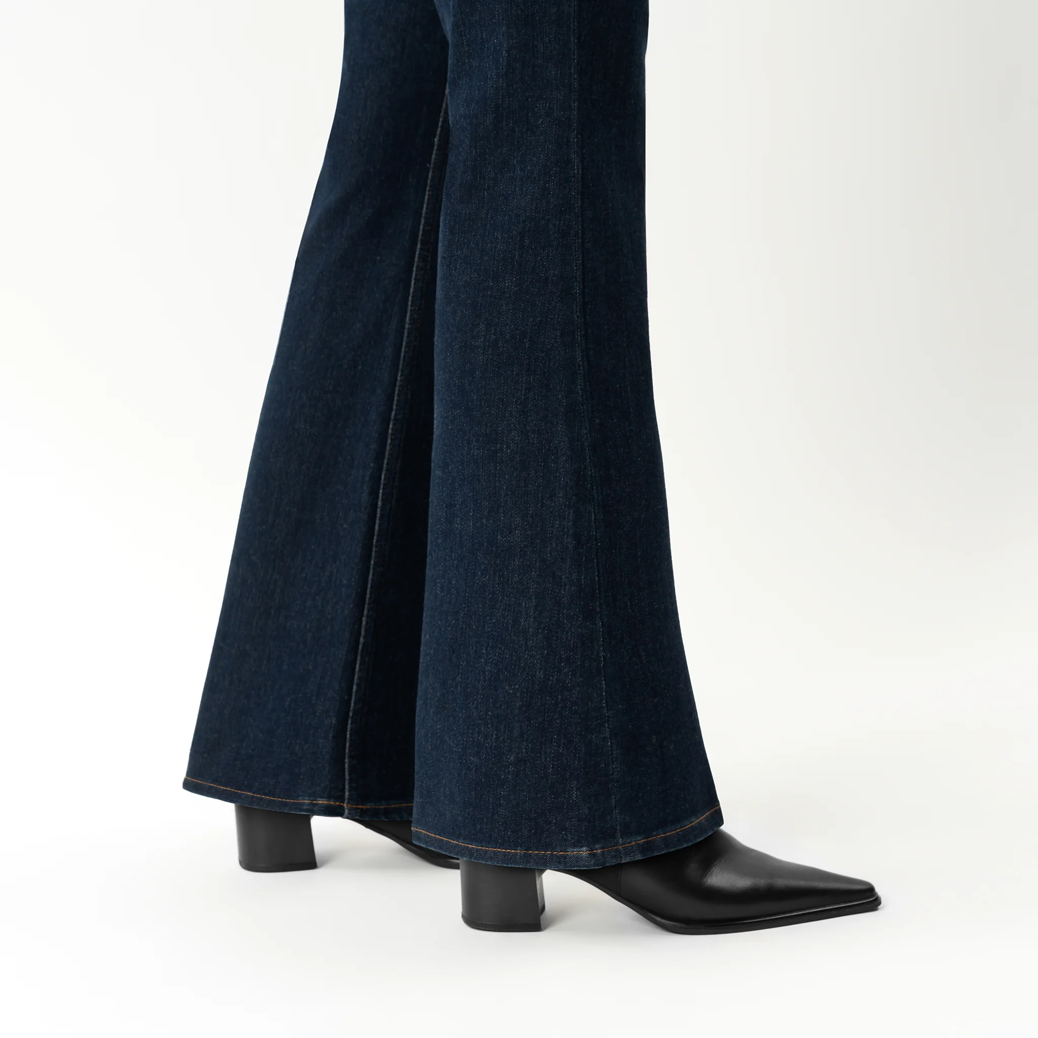 Bootcut ComfortDenimâ„¢ Jeans - Image 9