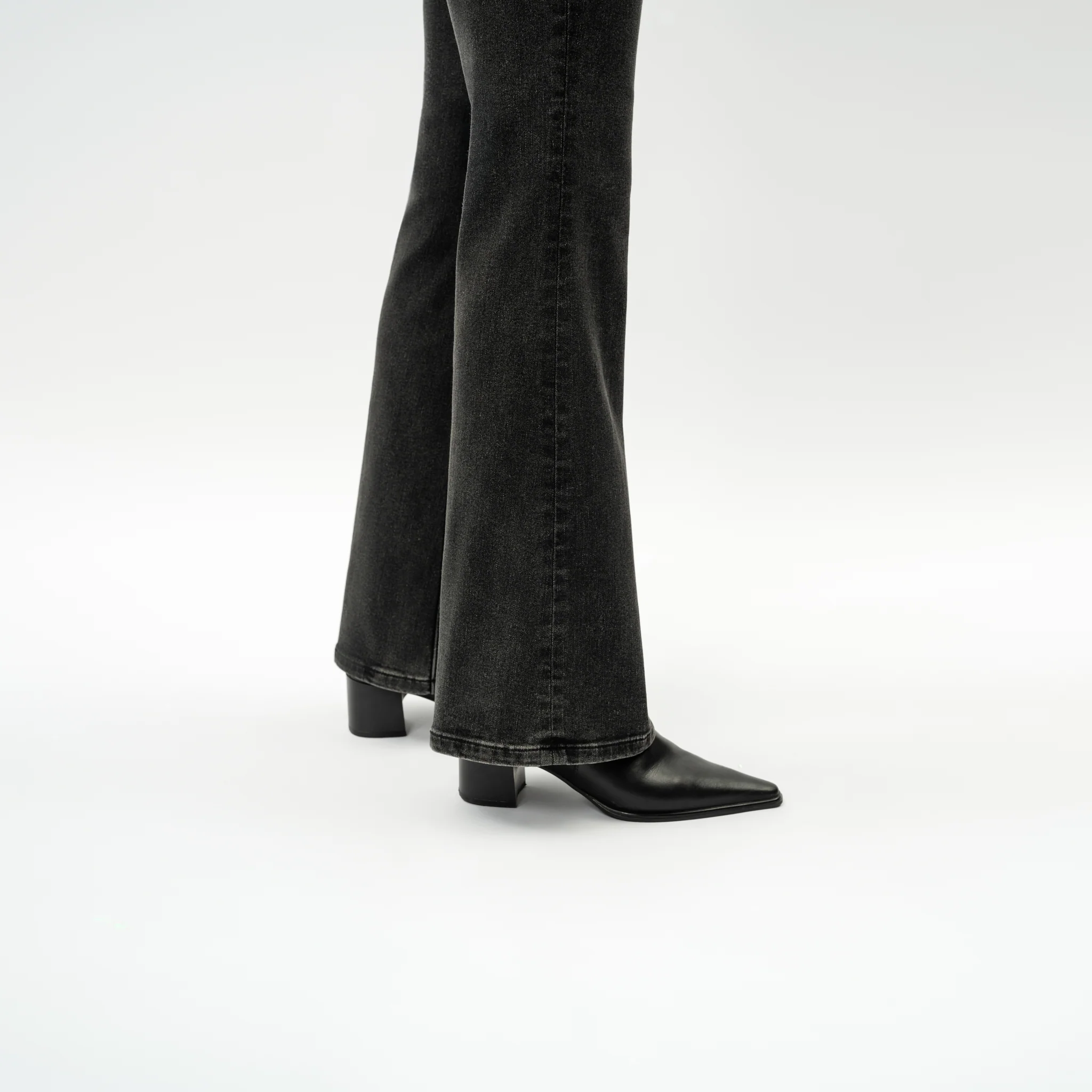 Bootcut ComfortDenimâ„¢ Jeans - Image 3