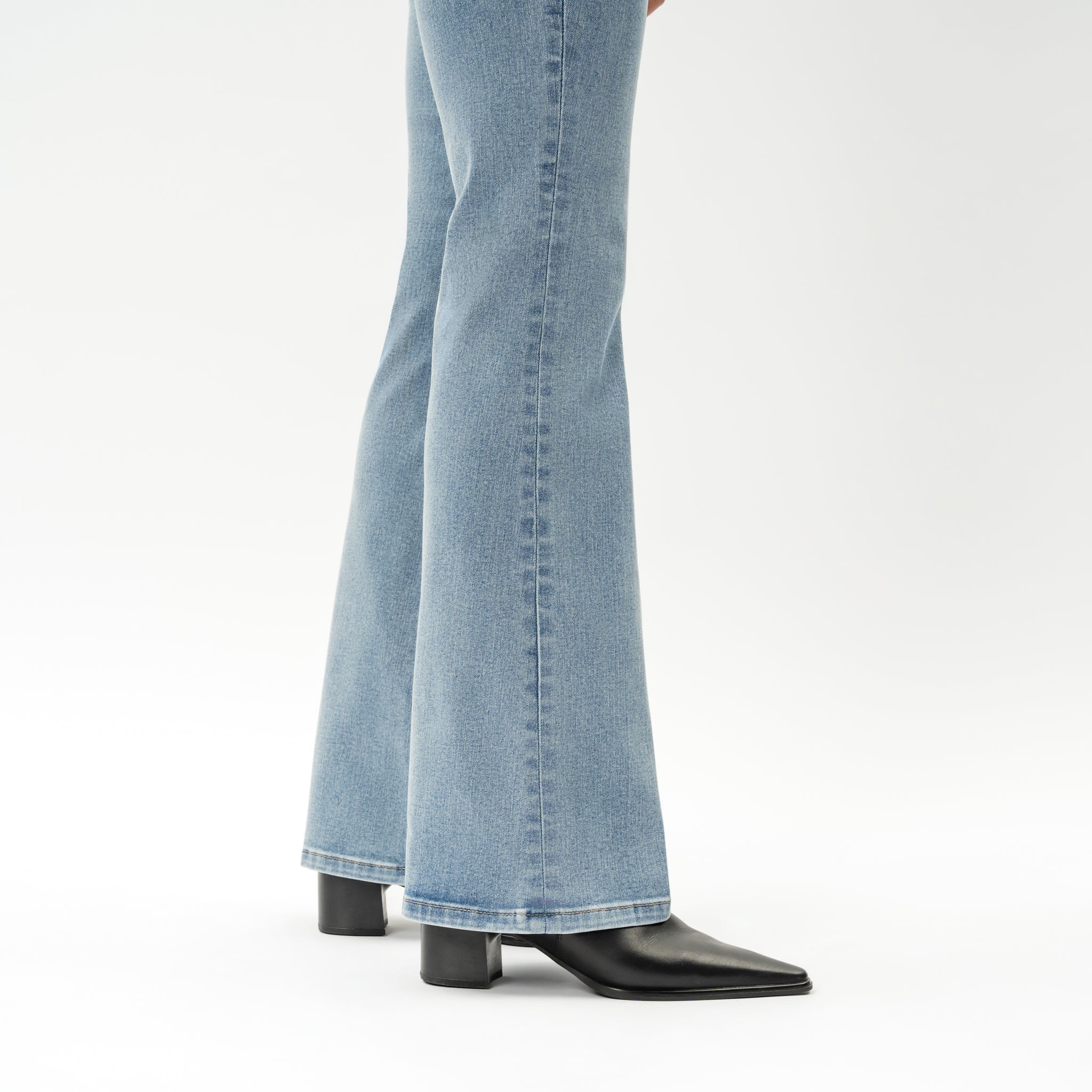 Bootcut ComfortDenimâ„¢ Jeans - Image 9
