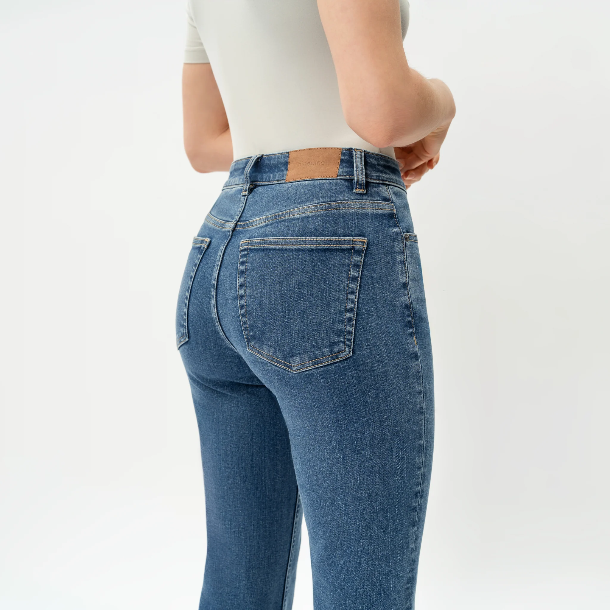 Bootcut ComfortDenimâ„¢ Jeans - Image 4