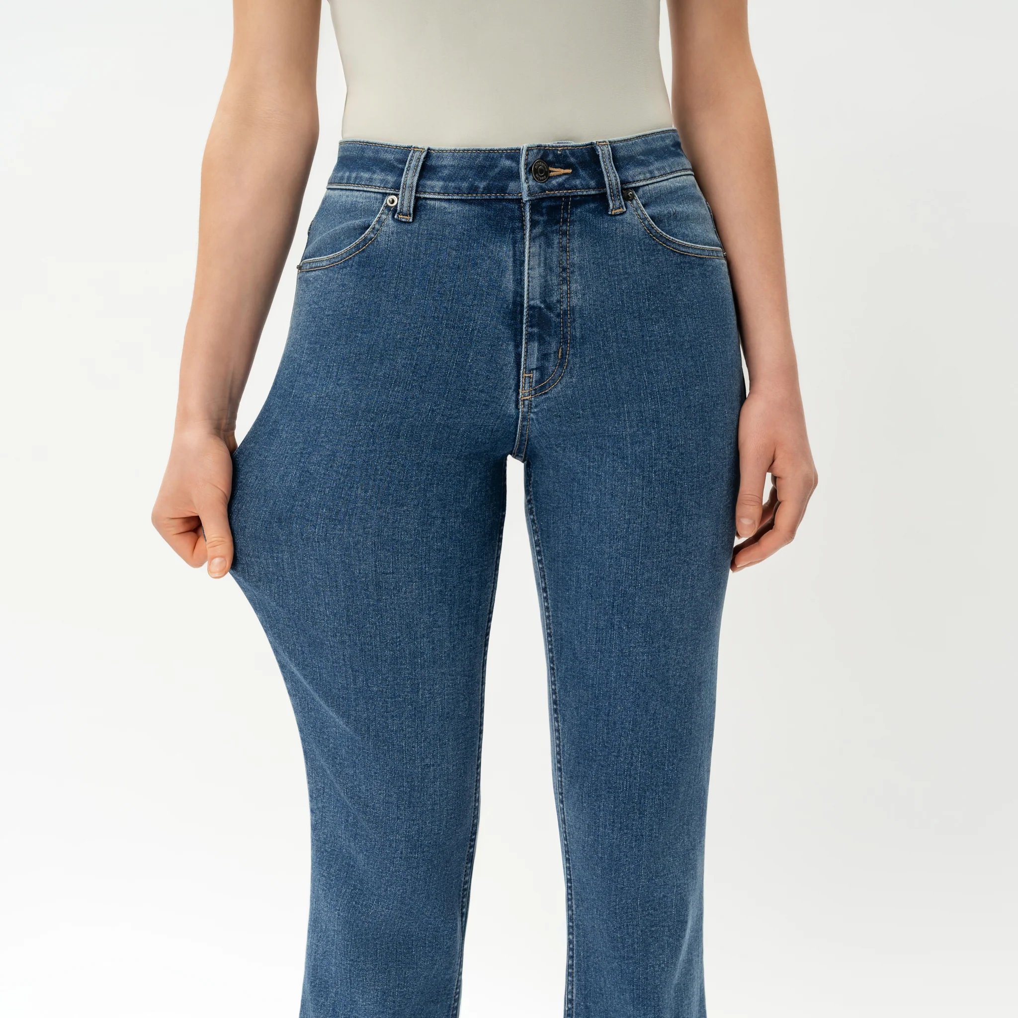Bootcut ComfortDenimâ„¢ Jeans - Image 7