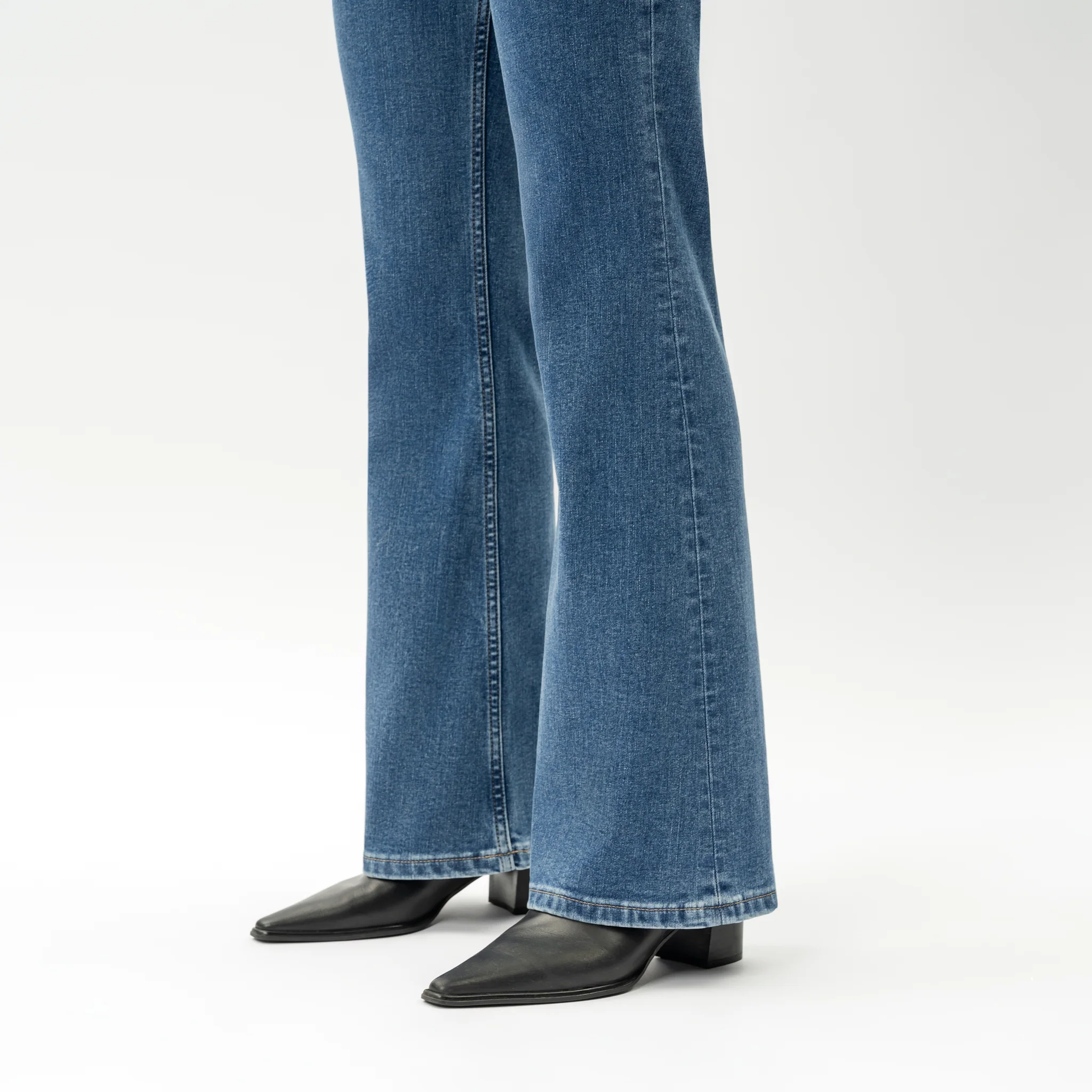 Bootcut ComfortDenimâ„¢ Jeans - Image 9