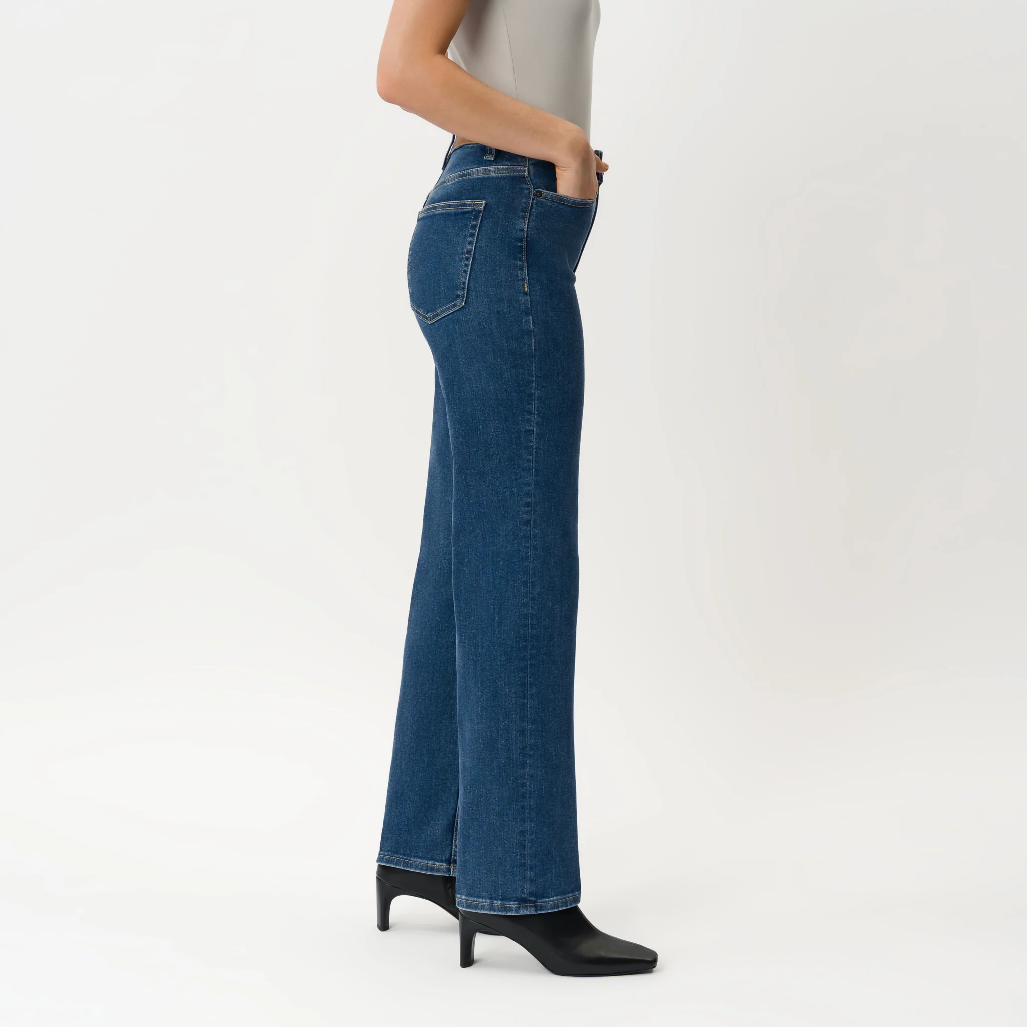 Classic Straight ComfortDenimâ„¢ Jeans - Image 7