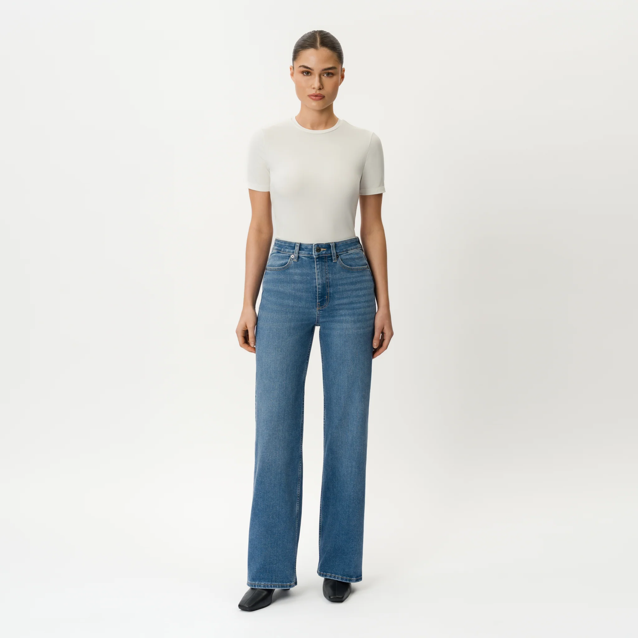 Relaxed ComfortDenimâ„¢ Jeans - Image 10