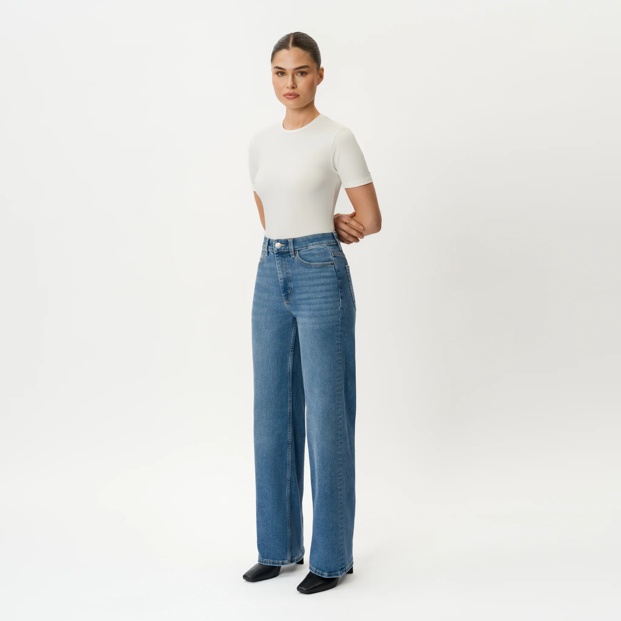 Relaxed ComfortDenimâ„¢ Jeans - Image 3