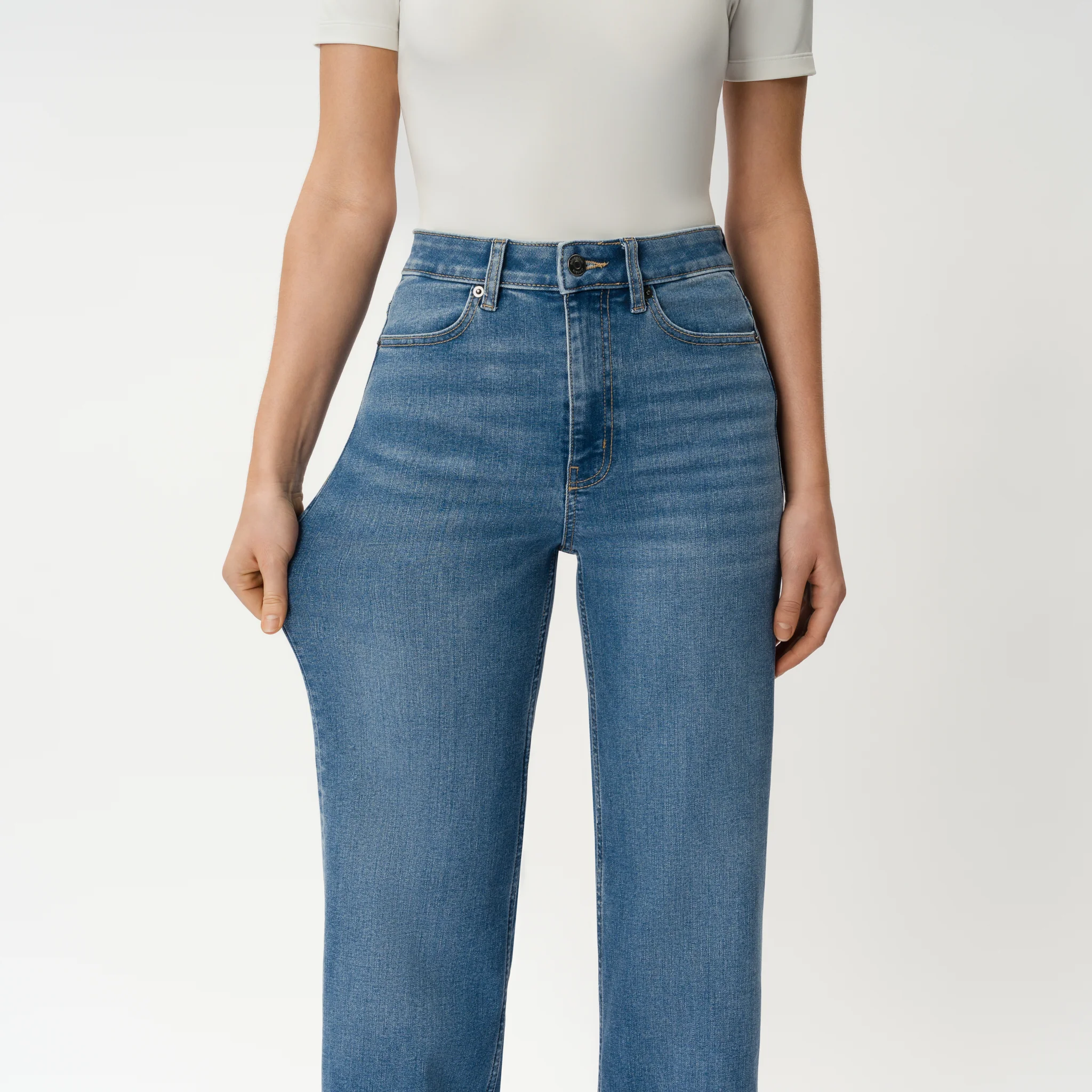 Relaxed ComfortDenimâ„¢ Jeans - Image 4