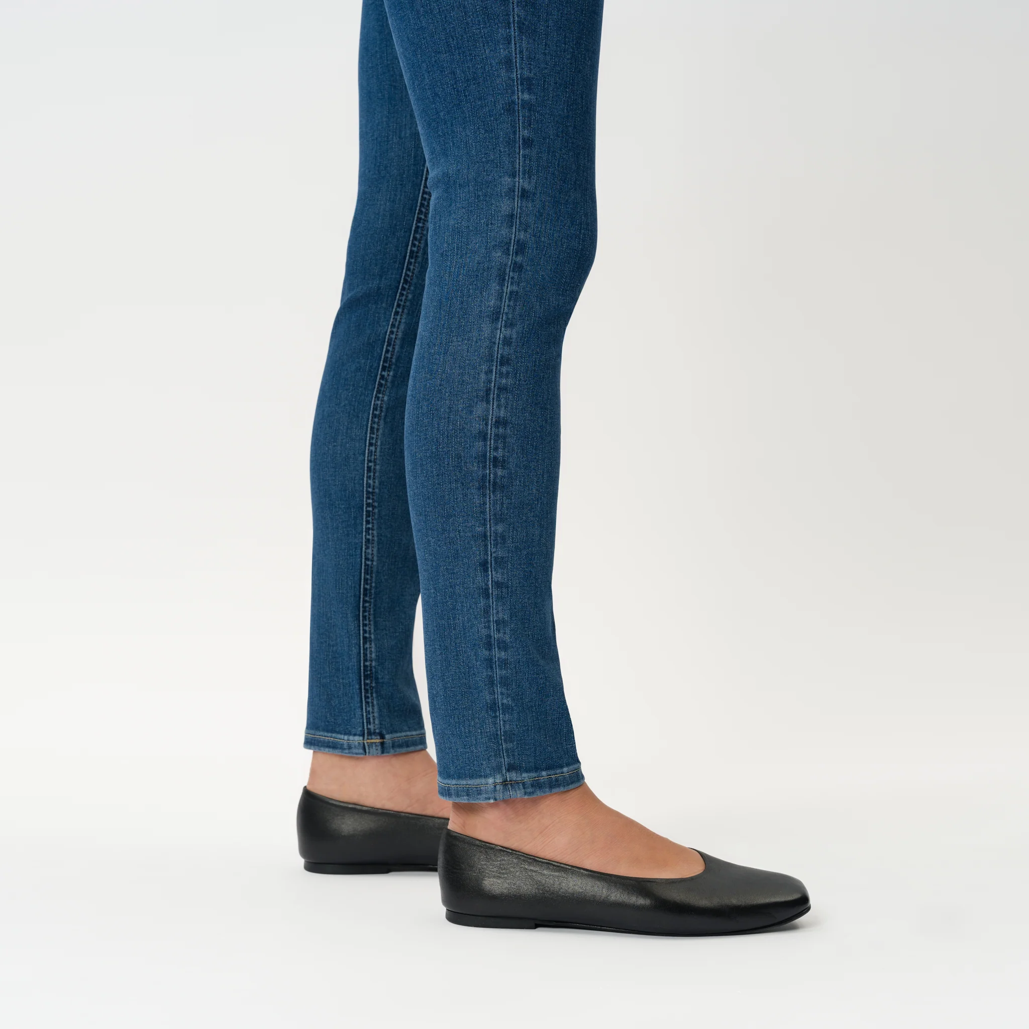 Skinny ComfortDenimâ„¢ Jeans - Image 10
