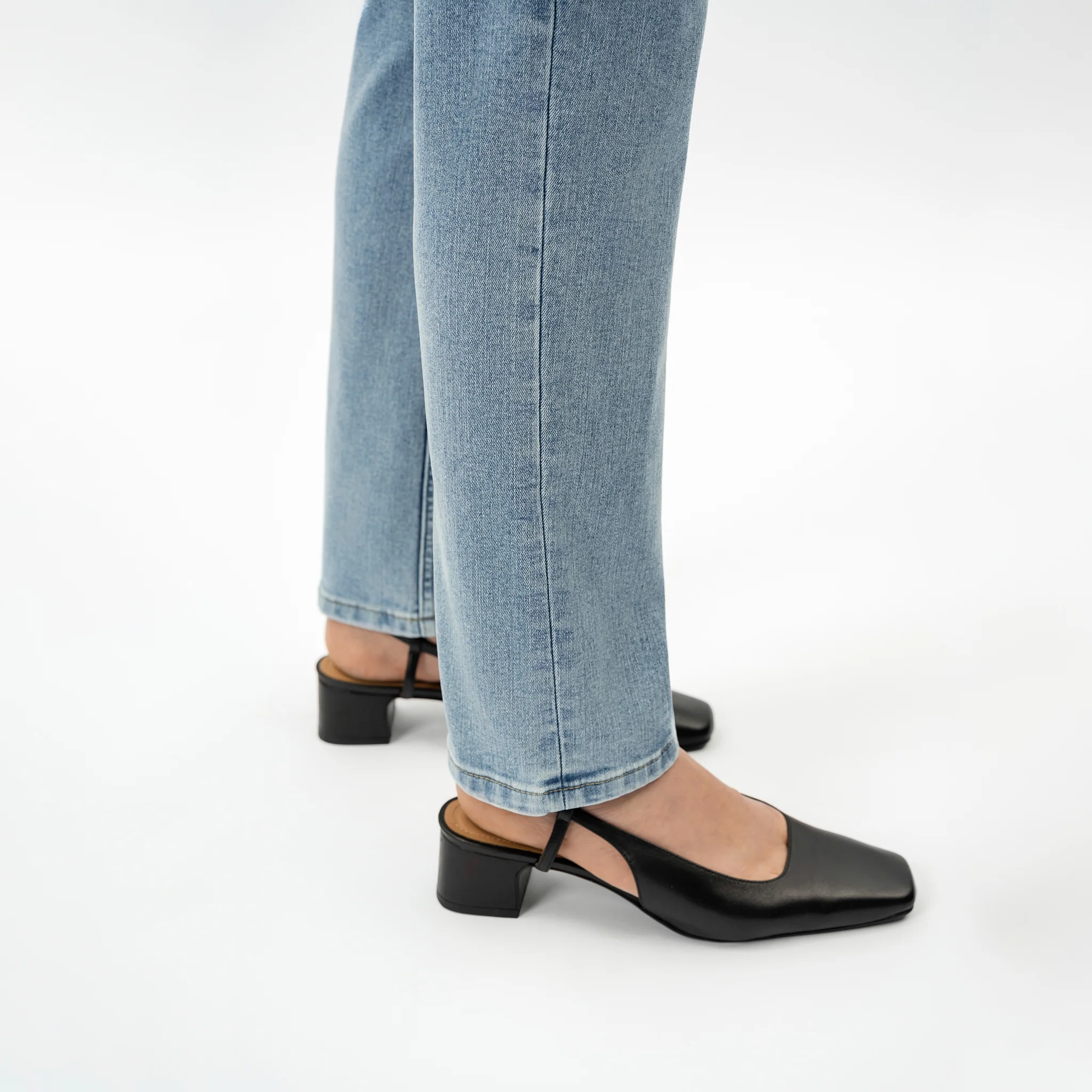 Slim ComfortDenimâ„¢ Jeans - Image 7