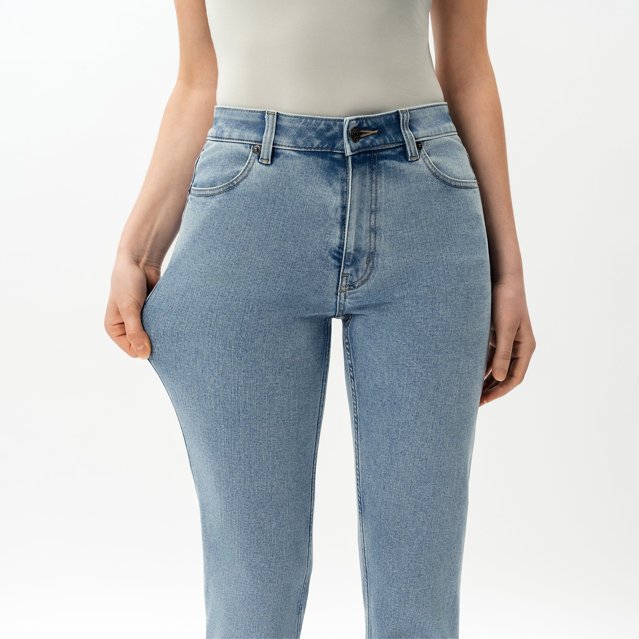 Slim ComfortDenimâ„¢ Jeans - Image 9