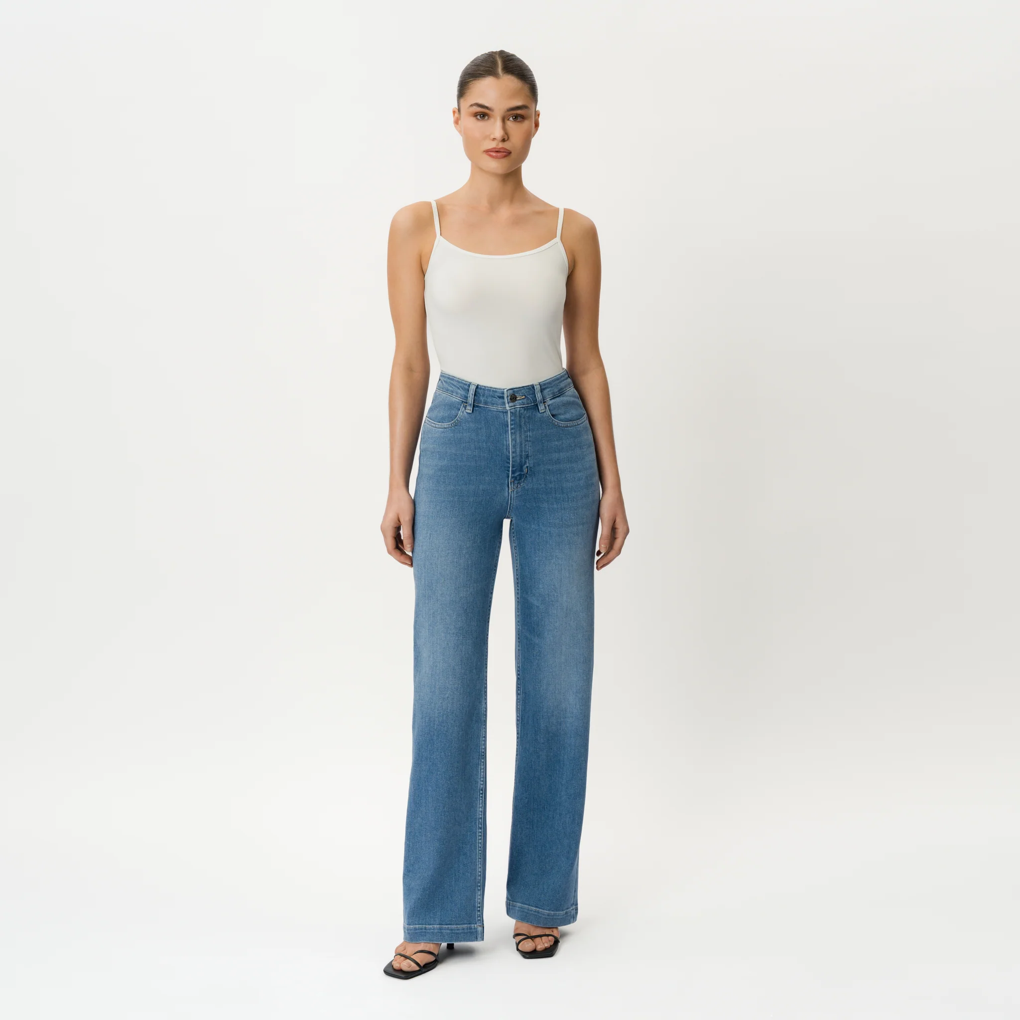 Summer ComfortDenimâ„¢ Jeans - Image 10