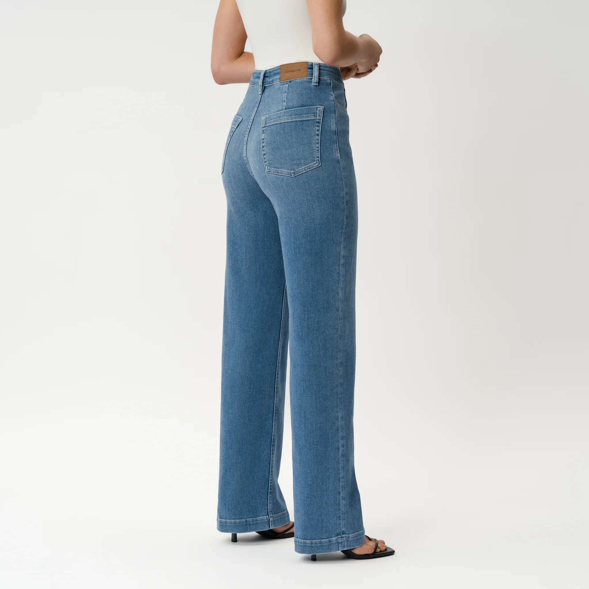 Summer ComfortDenimâ„¢ Jeans - Image 8