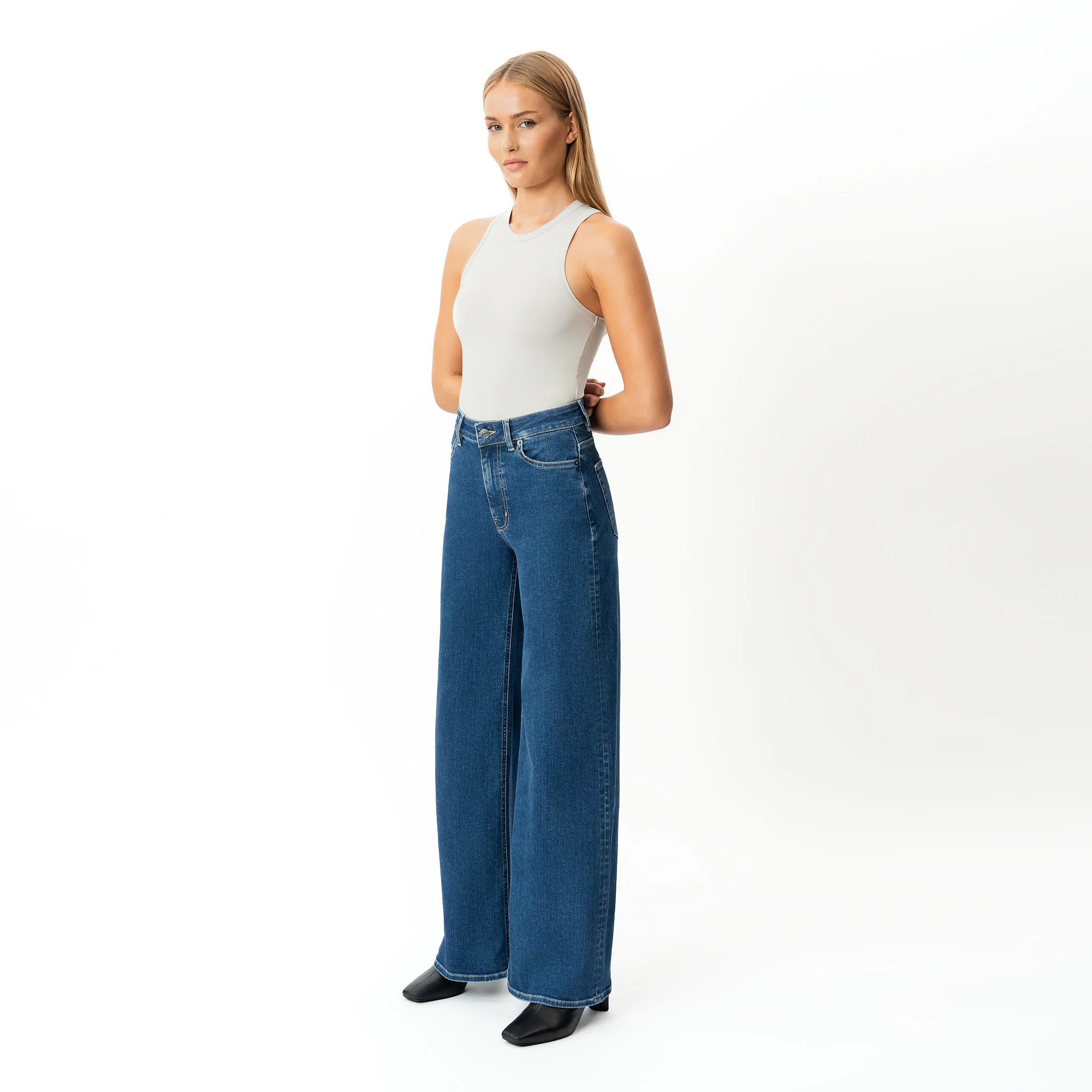 Wide ComfortDenimâ„¢ Jeans - Image 7